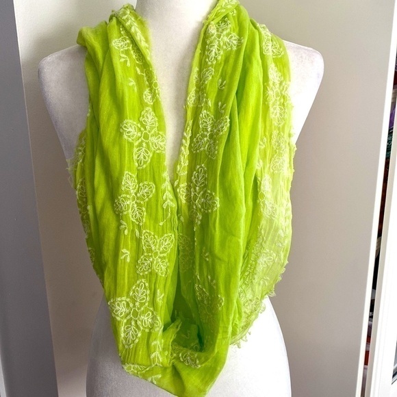 American Eagle Green Floral Embroidered Whimsical Feminine Boho Infinity Scarf - Picture 16 of 16
